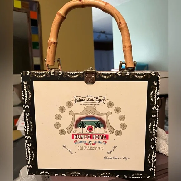 Multi-colored - Picture 3 of 4